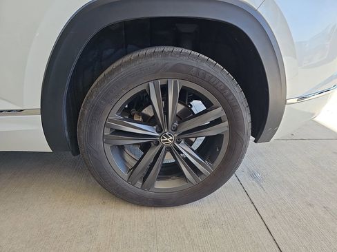 Used 2021 Volkswagen Atlas Cross Sport SE AWD/4WD image 38