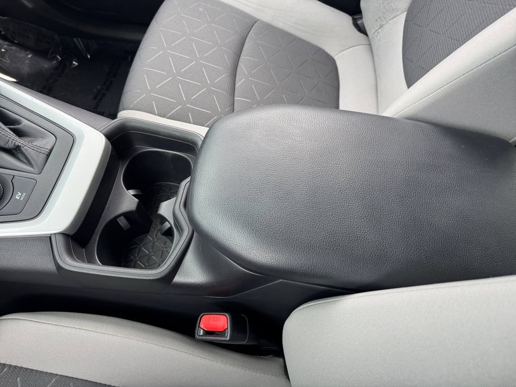 Certified 2021 Toyota RAV4 XLE w/ Convenience Package AWD/4WD image 27