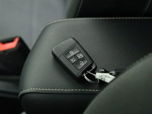 Used 2022 Volkswagen Taos SE image 36