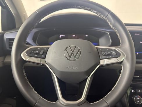 Certified 2024 Volkswagen Taos SE w/ Panoramic Sunroof Package image 19