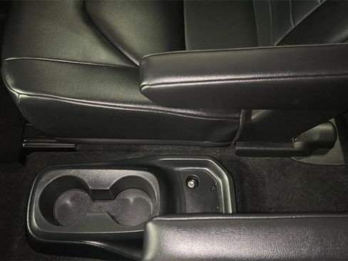 Used 2024 Toyota Highlander XLE image 30