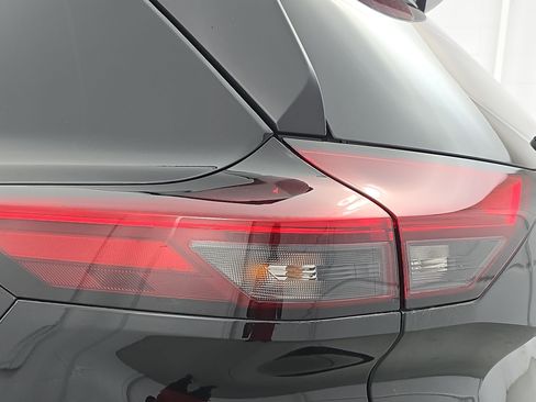 Certified 2025 Nissan Rogue SV FWD image 33