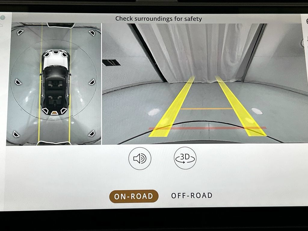 Certified 2025 Land Rover Discovery S AWD/4WD image 15
