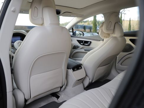 Used 2022 Mercedes-Benz EQS 580 4MATIC Sedan image 15