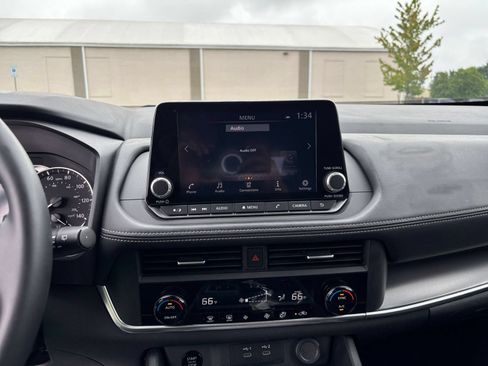 Used 2025 Nissan Rogue SV FWD image 21