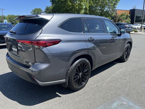 Used 2020 Toyota Highlander LE AWD/4WD image 5