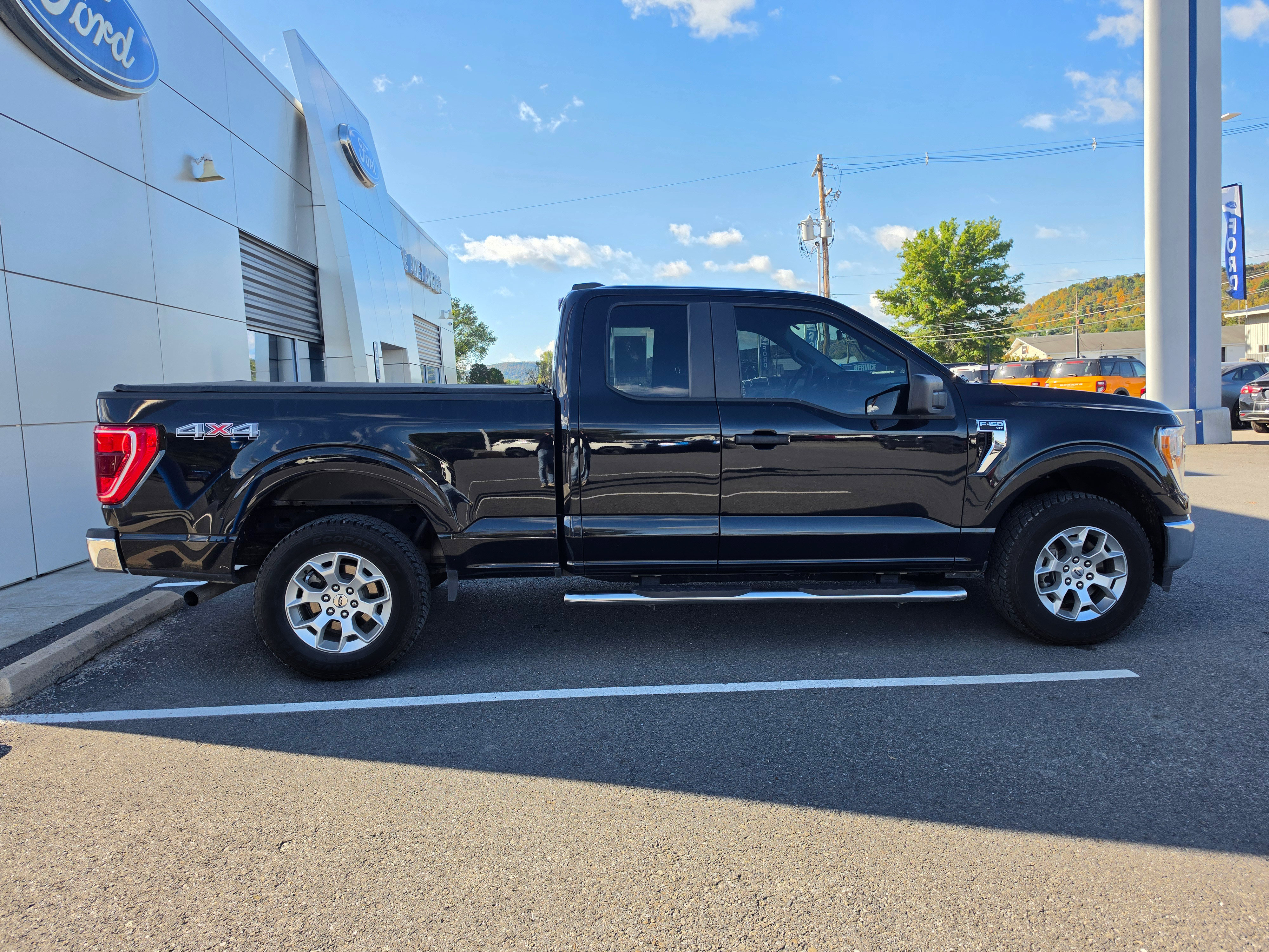 Used 2022 Ford F150 XLT w/ Trailer Tow Package AWD/4WD image 2