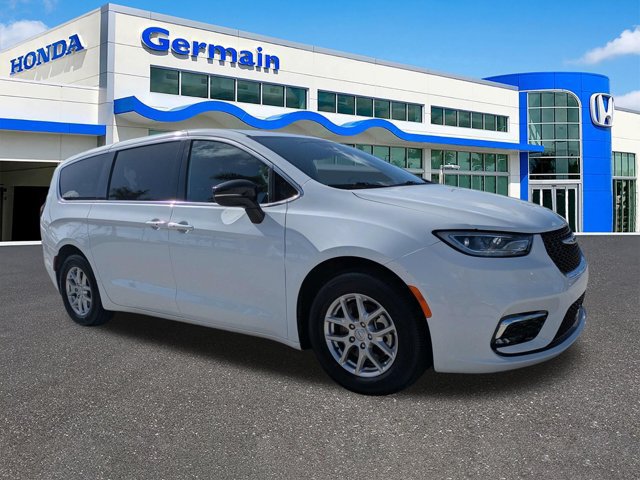Used 2026 Chrysler Pacifica Select FWD image 3