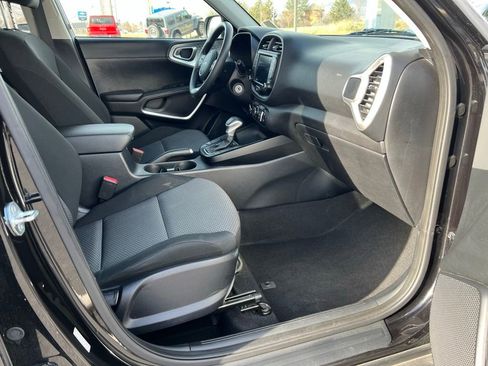 Used 2023 Kia Soul LX w/ Option Group 015 FWD image 15