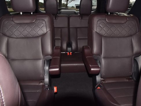 Certified 2025 Ford Explorer Platinum w/ LUX Leather Package image 21