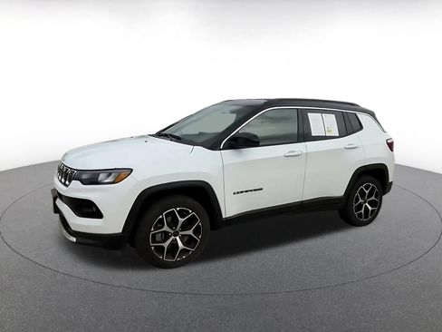 Used 2025 Jeep Compass Limited AWD/4WD image 7