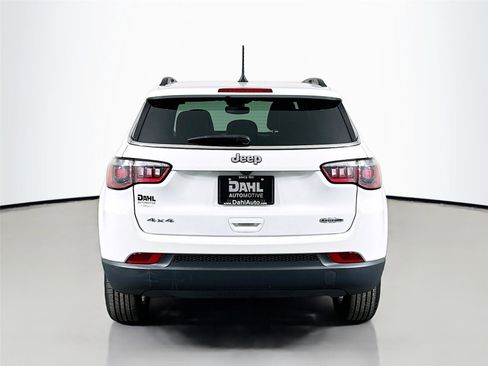 Used 2024 Jeep Compass Latitude image 12