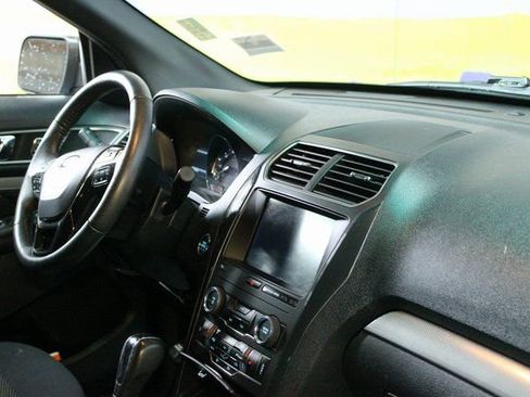 Used 2019 Ford Explorer XLT w/ Safe & Smart Package image 12