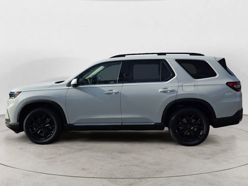 Used 2025 Honda Pilot Touring image 2