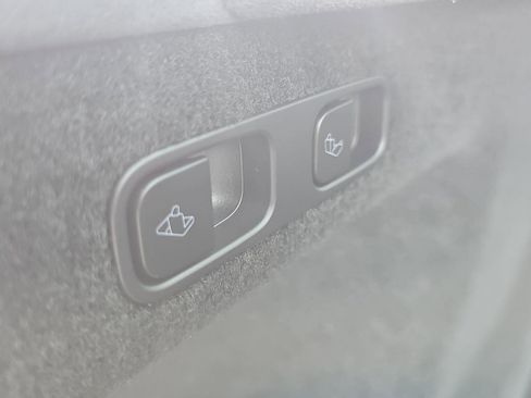 Used 2022 Tesla Model S image 24