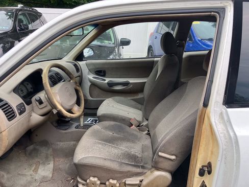 Used 2002 Hyundai Accent GS FWD image 3