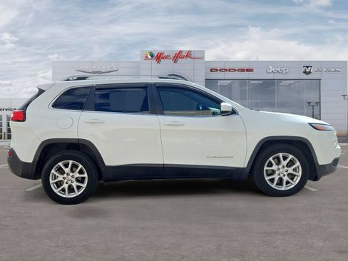 Used 2017 Jeep Cherokee Latitude FWD image 6