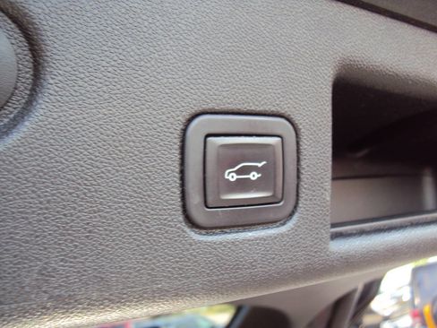 Used 2018 Chevrolet Equinox LT FWD image 13