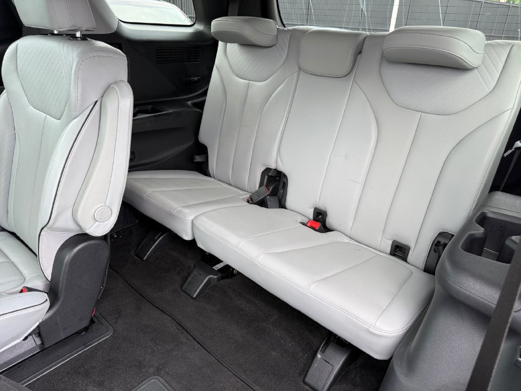 Used 2024 Hyundai Palisade SEL FWD image 33