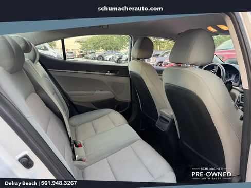 Used 2017 Hyundai Elantra SE FWD image 16