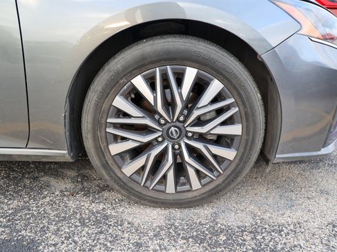 Used 2023 Nissan Altima 2.5 SV FWD image 9