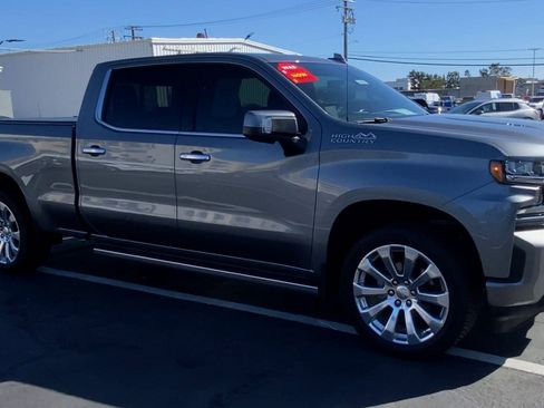Used 2021 Chevrolet Silverado 1500 High Country w/ Technology Package image 4