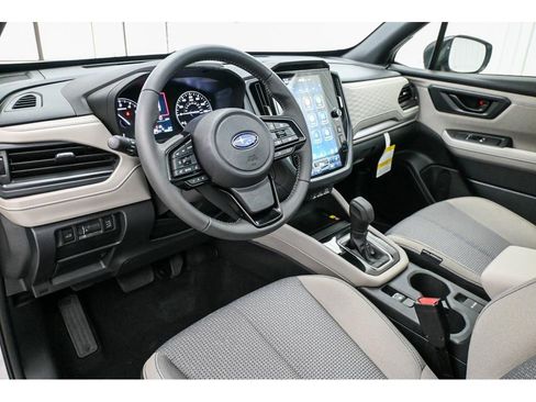 Used 2025 Subaru Forester Premium w/ Convenience Package #2 image 15