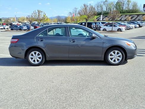 Used 2009 Toyota Camry LE image 3