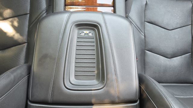 Used 2020 Cadillac Escalade ESV Premium Luxury w/ Escalade Sport Edition AWD/4WD image 34