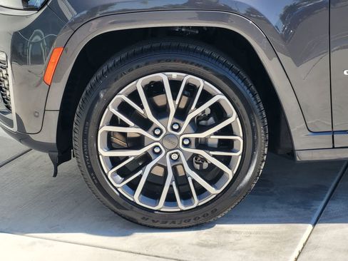 Used 2026 Jeep Grand Cherokee L Summit AWD/4WD image 8