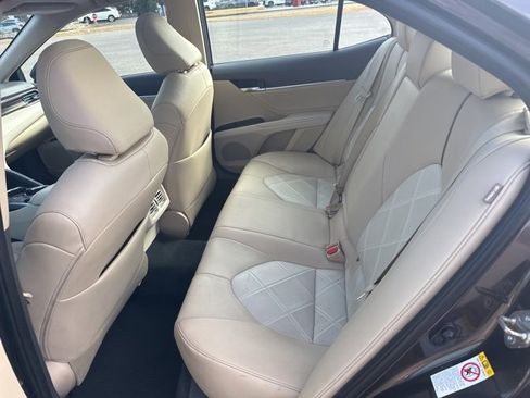 Used 2018 Toyota Camry XLE image 15