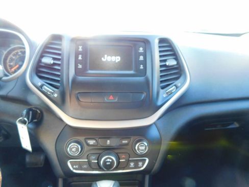 Used 2015 Jeep Cherokee Latitude image 11