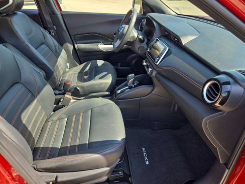 Used 2019 Nissan Kicks SR w/ SR Premium Package FWD image 26