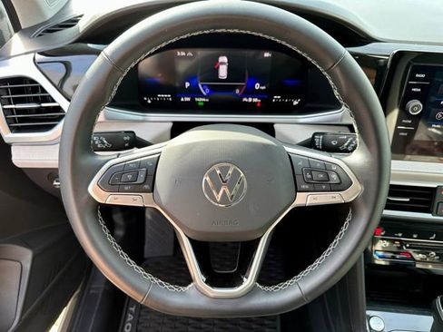 Used 2025 Volkswagen Taos SE w/ Panoramic Sunroof Package image 33