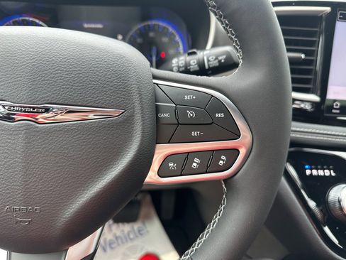 New 2026 Chrysler Pacifica Select image 69