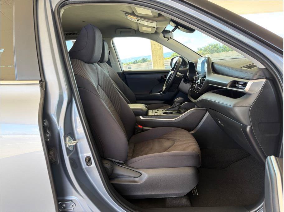 Used 2023 Toyota Highlander LE AWD/4WD image 15