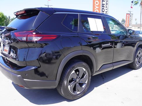 Used 2024 Nissan Rogue SV FWD image 7
