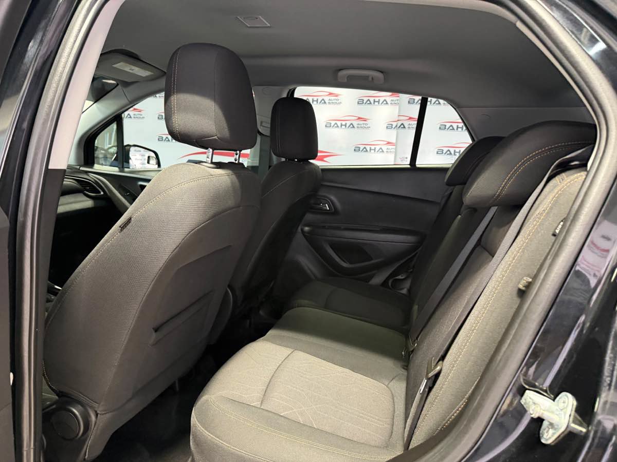Used 2020 Chevrolet Trax LT AWD/4WD image 31