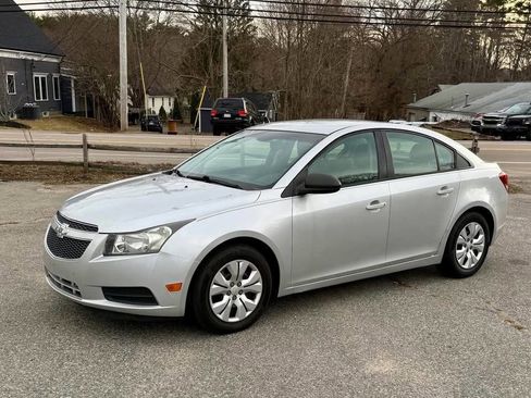 Used 2013 Chevrolet Cruze LS FWD image 1