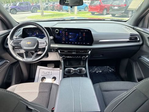 Used 2025 Chevrolet Traverse LT FWD image 27
