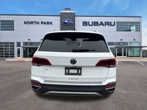 Used 2022 Volkswagen Taos SE image 4