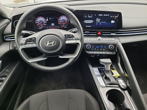 Used 2025 Hyundai Elantra SEL image 22