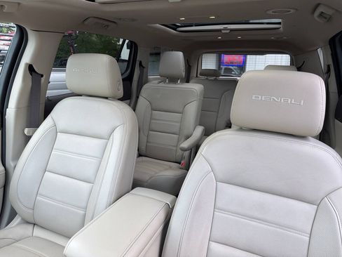 Used 2019 GMC Acadia Denali w/ Technology Package FWD image 22