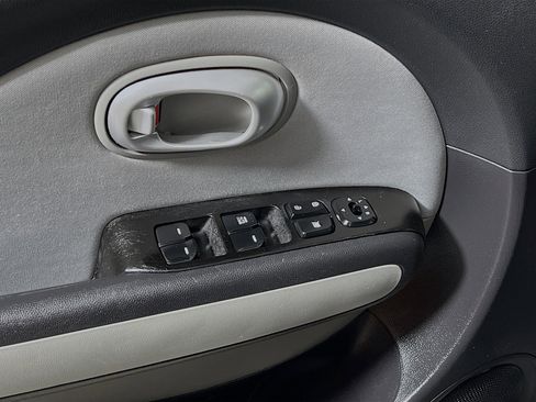 Used 2015 Kia Soul FWD image 16