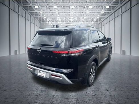 Used 2023 Nissan Pathfinder SL w/ Black Appearance Package FWD image 5