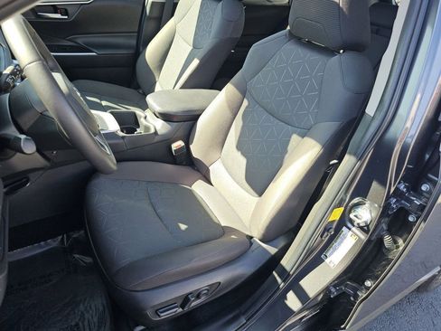 Used 2023 Toyota RAV4 XLE w/ Convenience Package AWD/4WD image 6