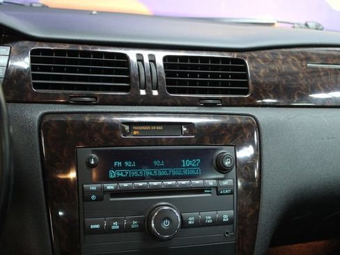 Used 2012 Chevrolet Impala LTZ FWD image 17