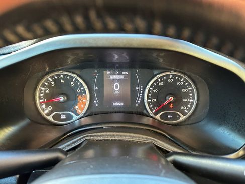 Used 2018 Jeep Renegade Latitude w/ Cold Weather Group image 26