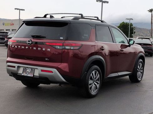 Used 2023 Nissan Pathfinder SL FWD image 13