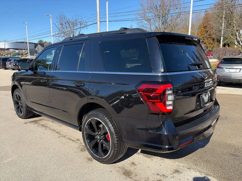 Used 2023 Ford Expedition Limited image 2